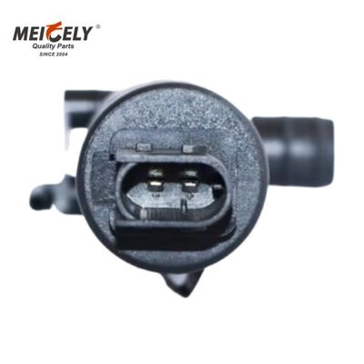 82171135 高効率のフロントガラス洗浄ポンプ ボルボトラックと互換性